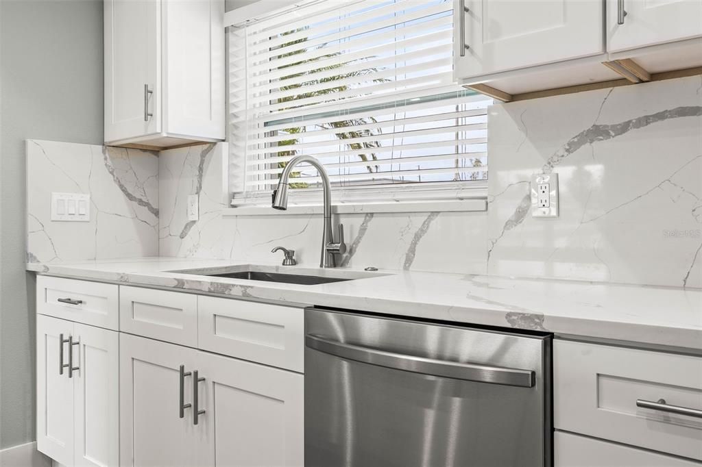 En Venta: $889,000 (4 camas, 2 baños, 1860 Pies cuadrados)