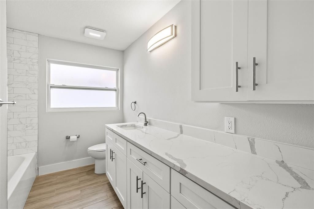 En Venta: $889,000 (4 camas, 2 baños, 1860 Pies cuadrados)
