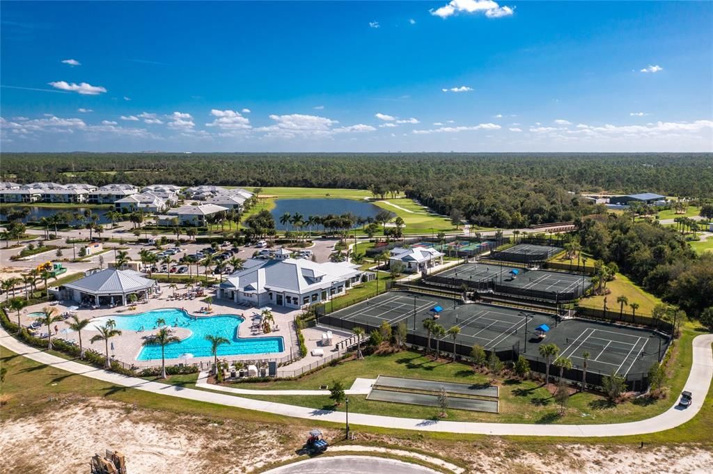 Activo con contrato: $599,000 (3 camas, 2 baños, 2046 Pies cuadrados)