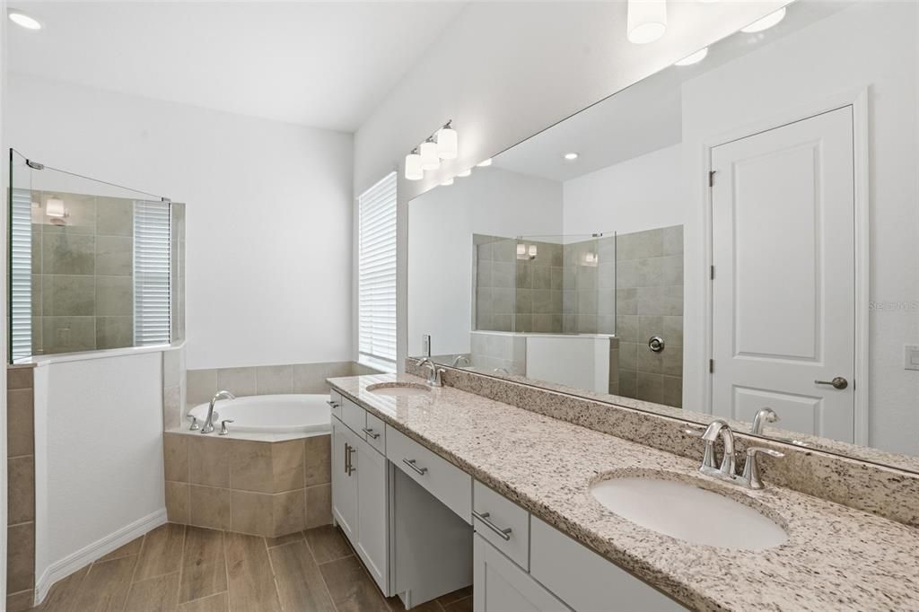 Activo con contrato: $599,000 (3 camas, 2 baños, 2046 Pies cuadrados)