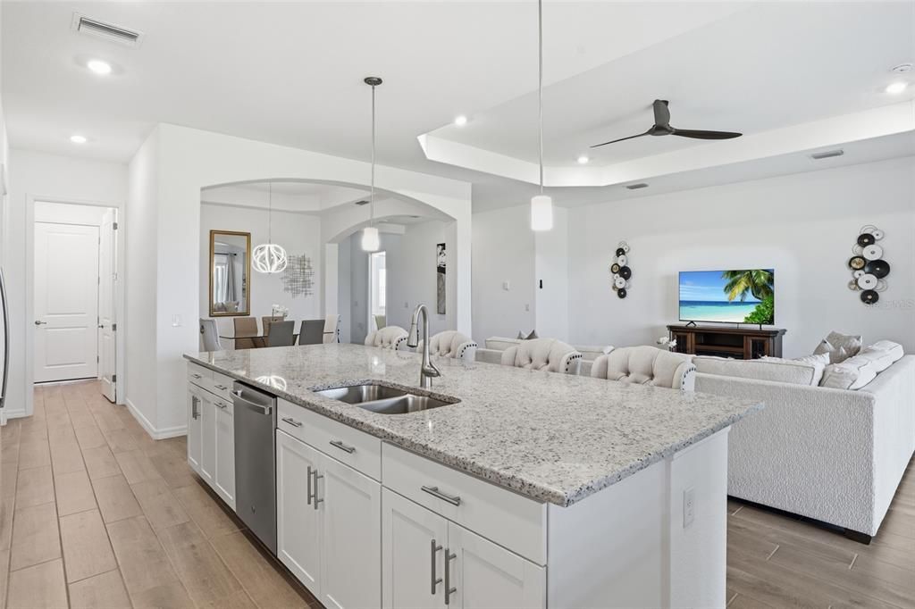 Activo con contrato: $599,000 (3 camas, 2 baños, 2046 Pies cuadrados)