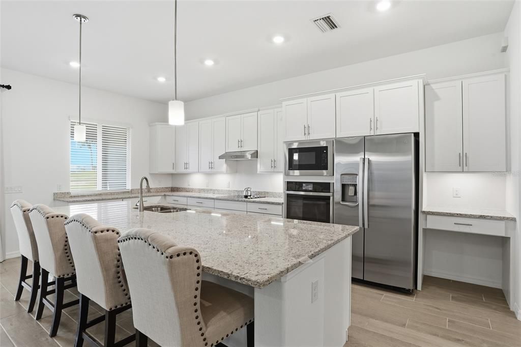 Activo con contrato: $599,000 (3 camas, 2 baños, 2046 Pies cuadrados)