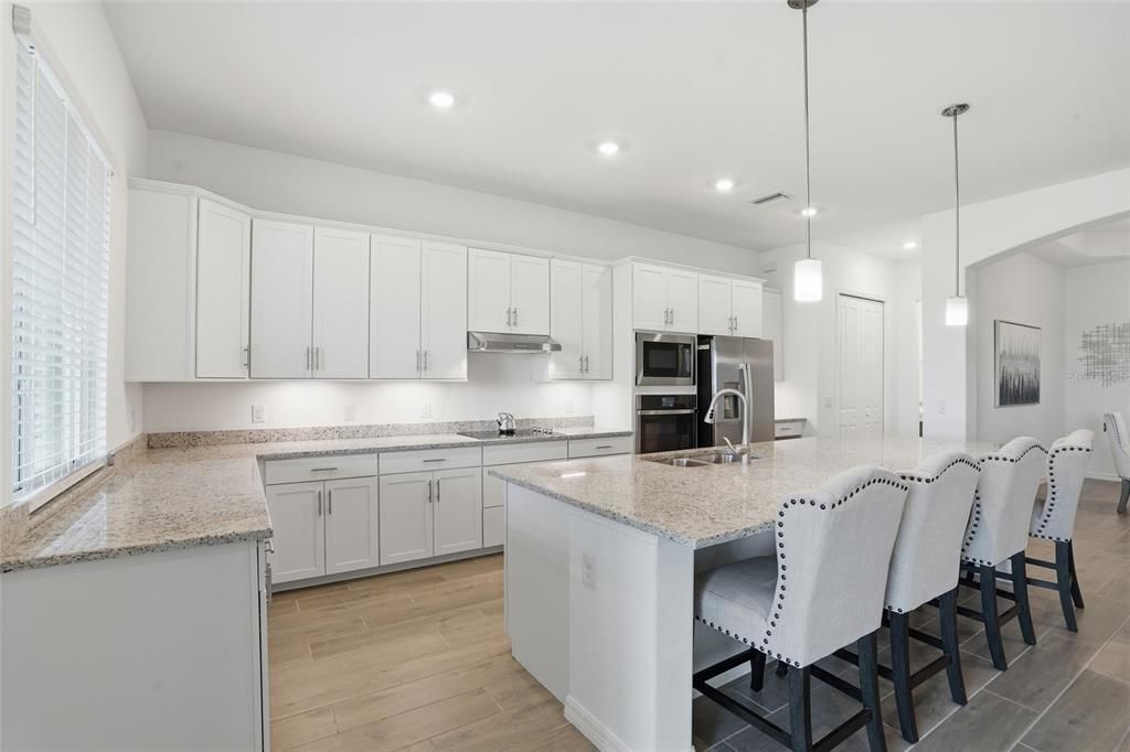 Activo con contrato: $599,000 (3 camas, 2 baños, 2046 Pies cuadrados)