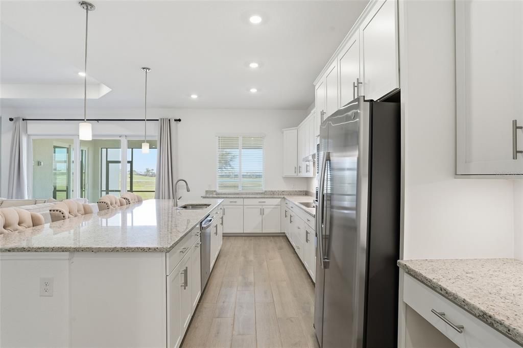Activo con contrato: $599,000 (3 camas, 2 baños, 2046 Pies cuadrados)
