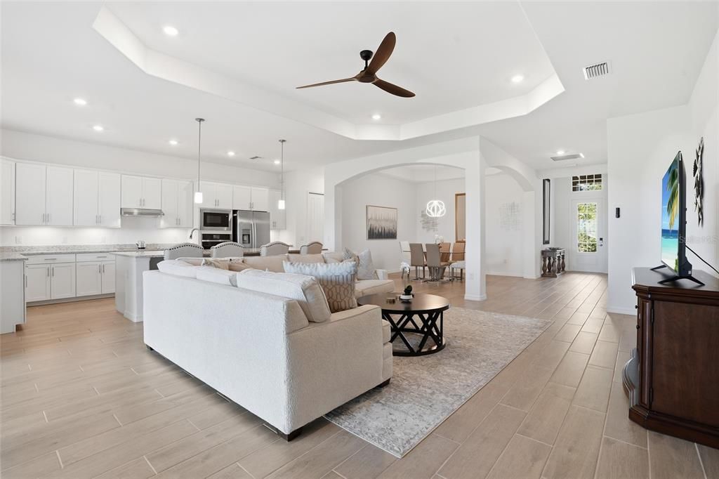 Activo con contrato: $599,000 (3 camas, 2 baños, 2046 Pies cuadrados)