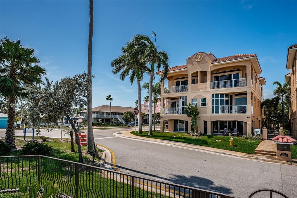 For Sale: $1,495,000 (3 beds, 3 baths, 3080 Square Feet)