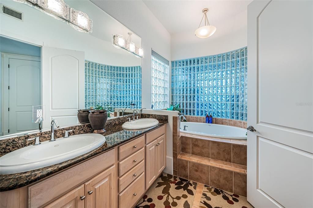 For Sale: $1,495,000 (3 beds, 3 baths, 3080 Square Feet)