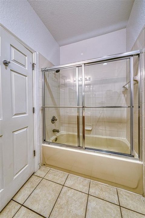 For Sale: $350,000 (4 beds, 3 baths, 1440 Square Feet)