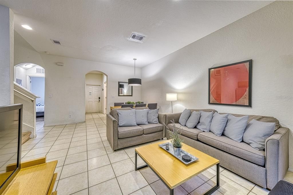 For Sale: $350,000 (4 beds, 3 baths, 1440 Square Feet)