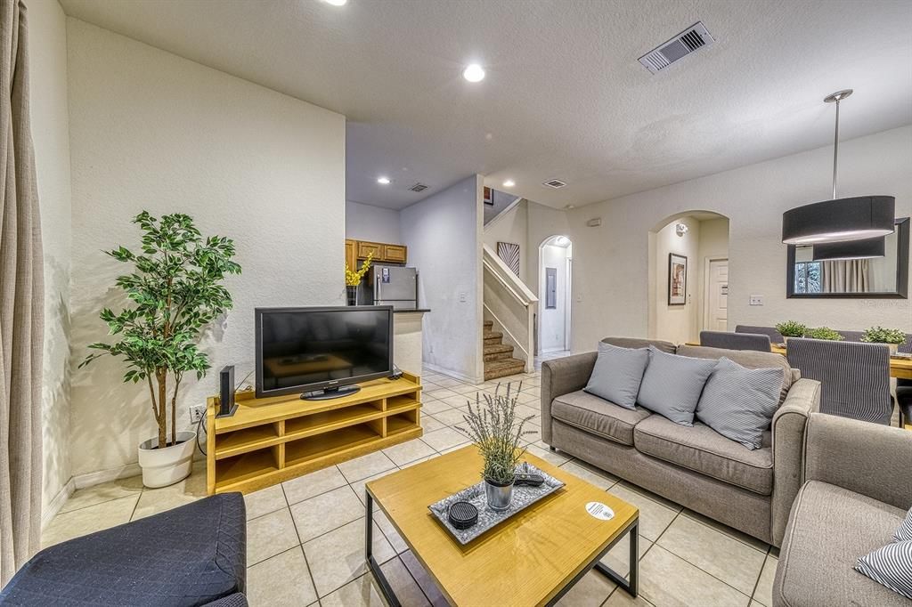 For Sale: $350,000 (4 beds, 3 baths, 1440 Square Feet)
