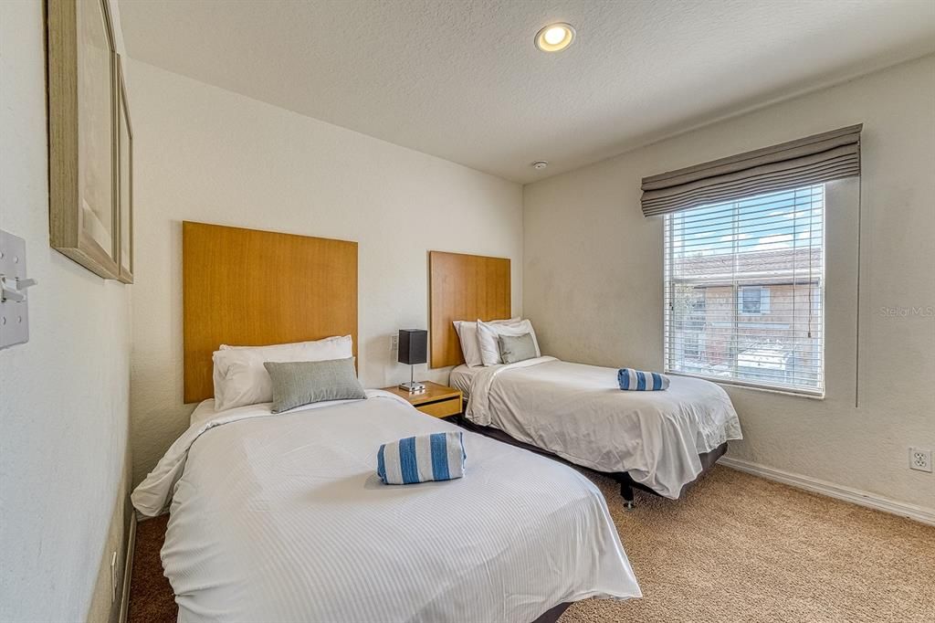 For Sale: $350,000 (4 beds, 3 baths, 1440 Square Feet)