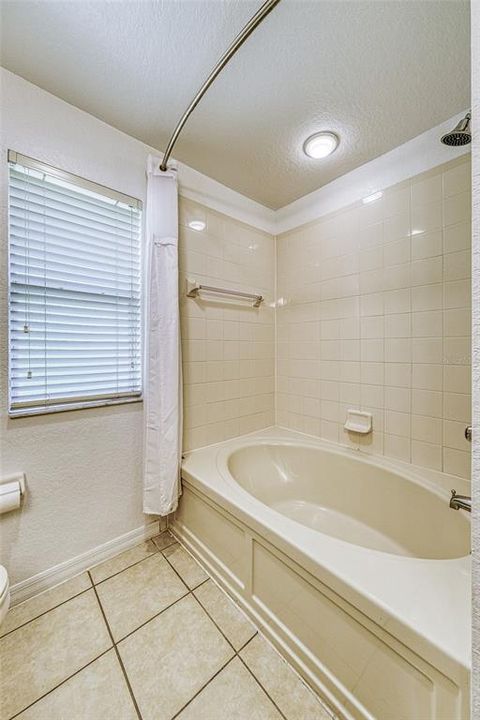 For Sale: $350,000 (4 beds, 3 baths, 1440 Square Feet)