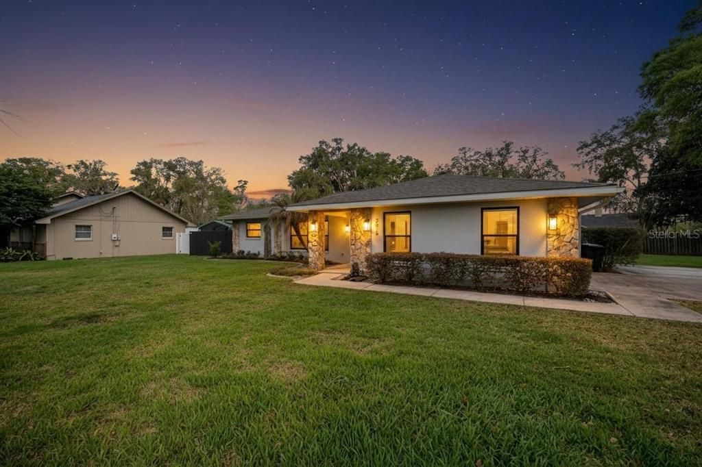 На продажу: $369,900 (3 спален, 2 ванн, 2082 Квадратных фут)