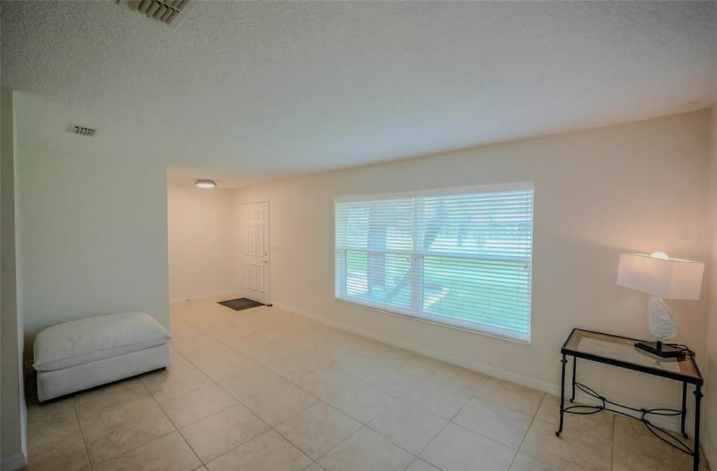 На продажу: $369,900 (3 спален, 2 ванн, 2082 Квадратных фут)