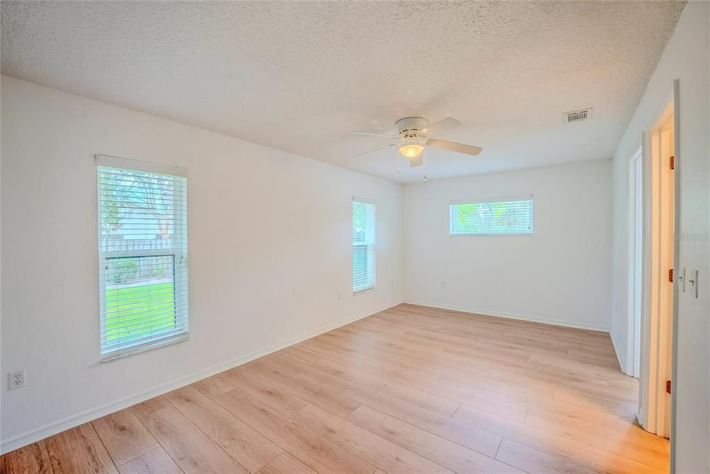 На продажу: $369,900 (3 спален, 2 ванн, 2082 Квадратных фут)