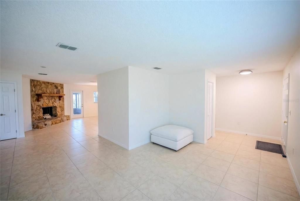 На продажу: $369,900 (3 спален, 2 ванн, 2082 Квадратных фут)