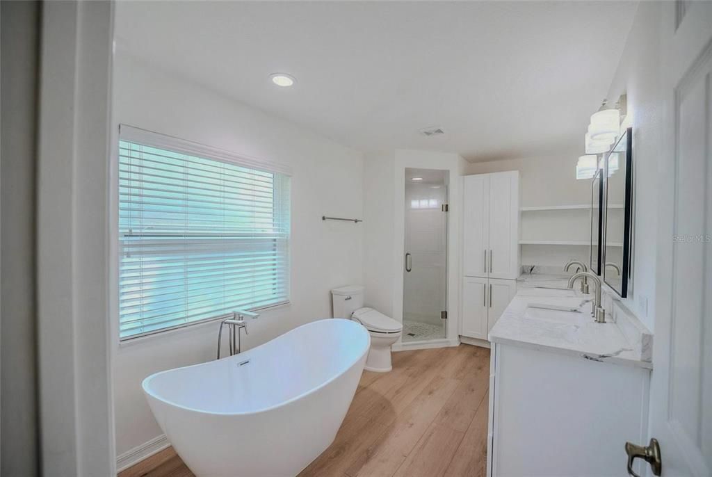 На продажу: $369,900 (3 спален, 2 ванн, 2082 Квадратных фут)