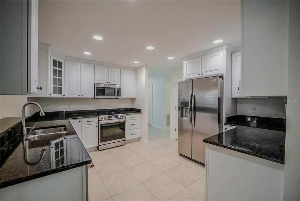 На продажу: $369,900 (3 спален, 2 ванн, 2082 Квадратных фут)