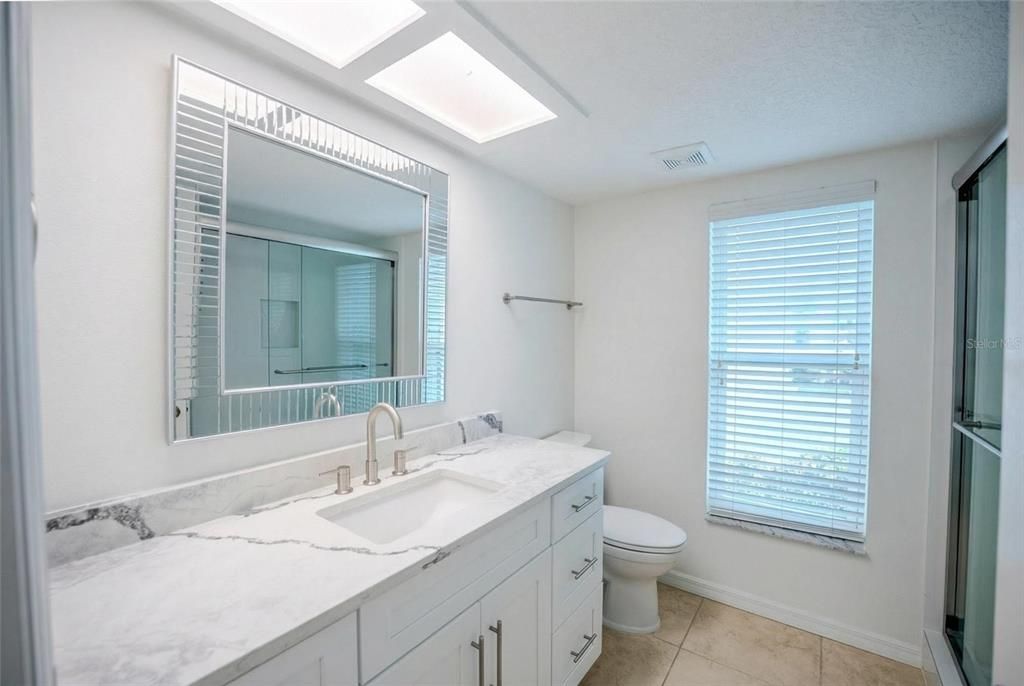 На продажу: $369,900 (3 спален, 2 ванн, 2082 Квадратных фут)