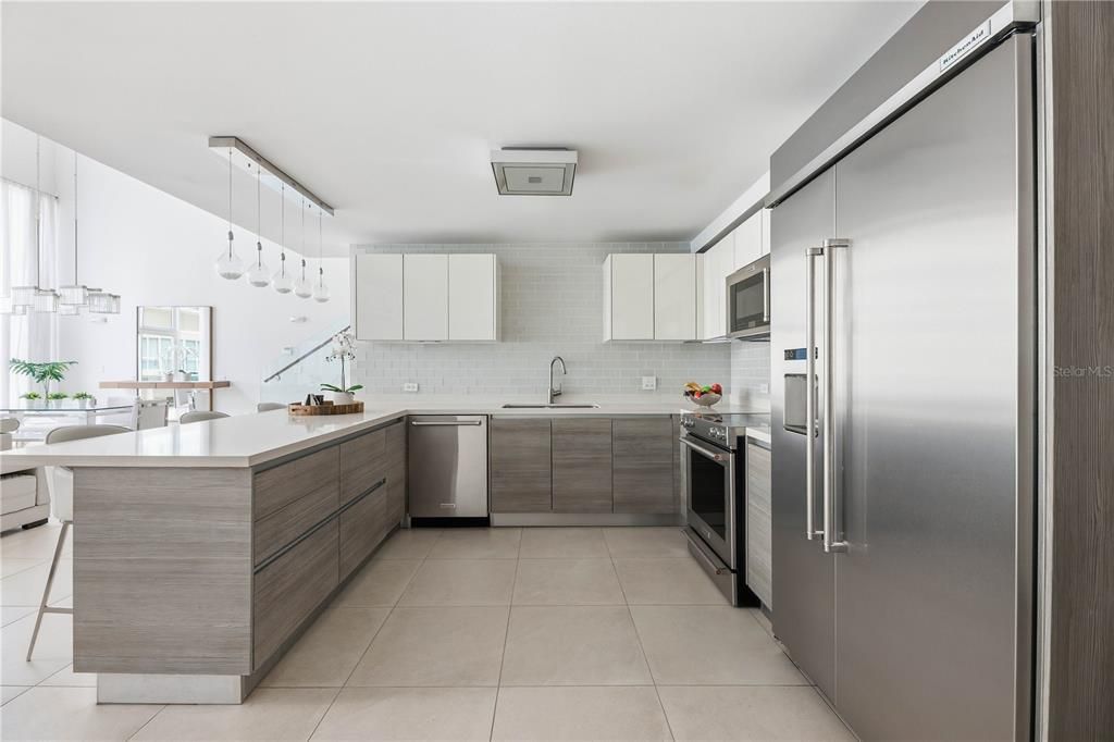 For Sale: $1,300,000 (1 beds, 2 baths, 1700 Square Feet)