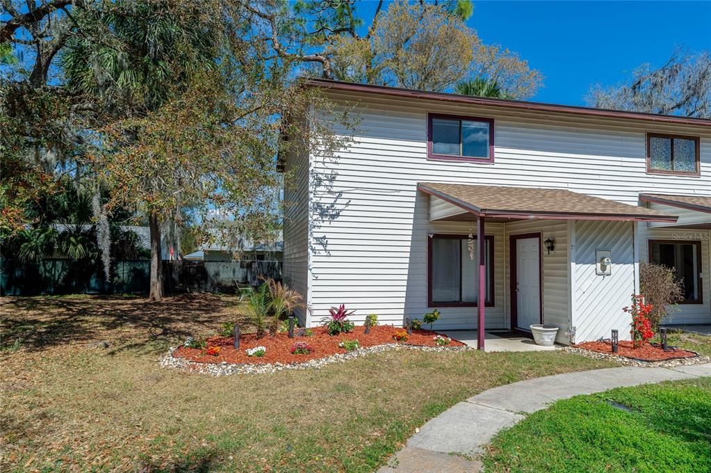 For Sale: $155,000 (2 beds, 1 baths, 995 Square Feet)