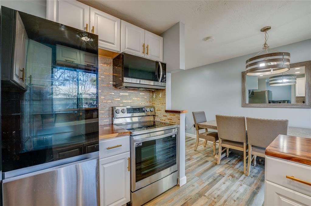 For Sale: $155,000 (2 beds, 1 baths, 995 Square Feet)