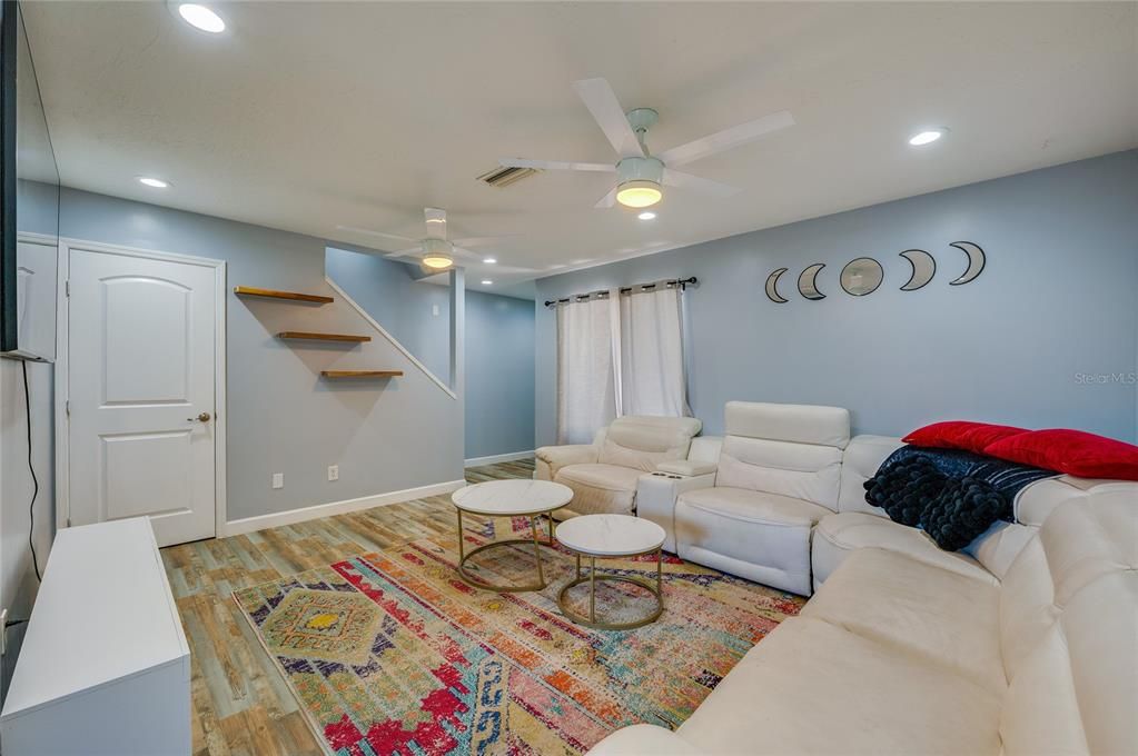 For Sale: $155,000 (2 beds, 1 baths, 995 Square Feet)