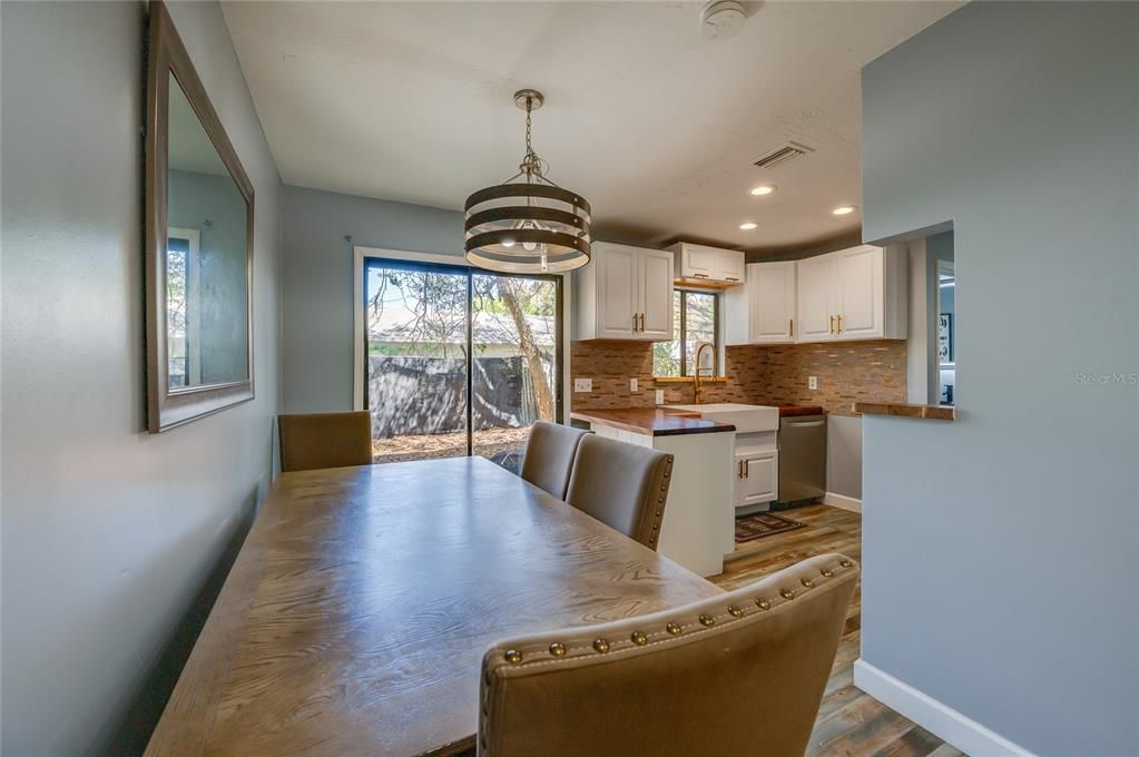 For Sale: $155,000 (2 beds, 1 baths, 995 Square Feet)