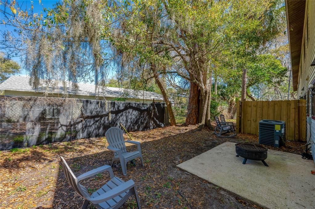 For Sale: $155,000 (2 beds, 1 baths, 995 Square Feet)