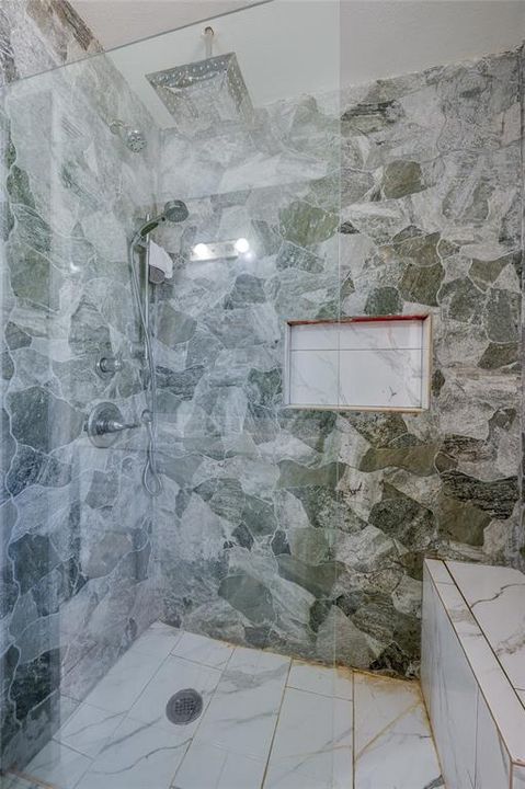 For Sale: $155,000 (2 beds, 1 baths, 995 Square Feet)