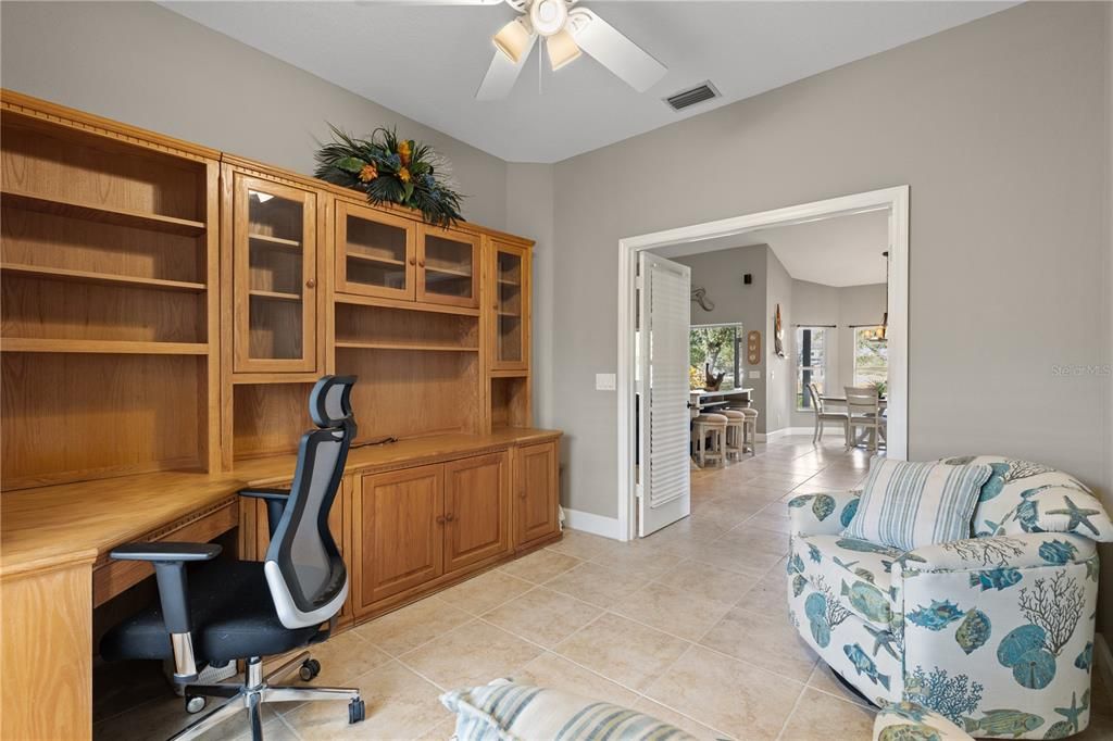 En Venta: $675,000 (4 camas, 3 baños, 2815 Pies cuadrados)
