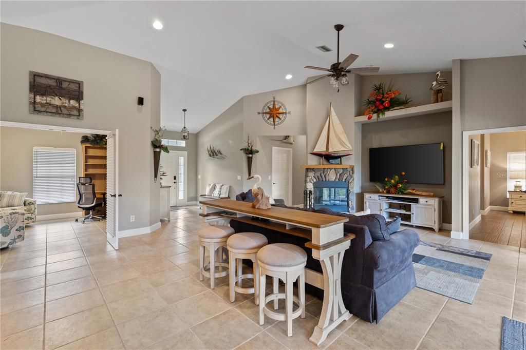 En Venta: $675,000 (4 camas, 3 baños, 2815 Pies cuadrados)