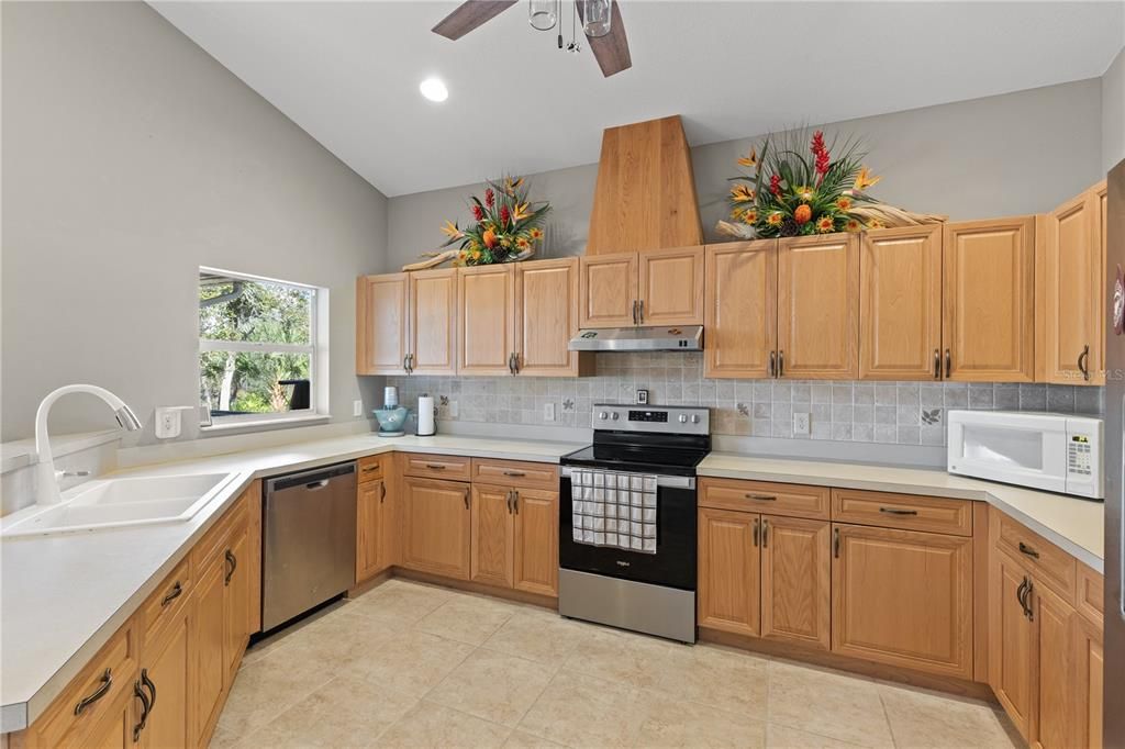 En Venta: $675,000 (4 camas, 3 baños, 2815 Pies cuadrados)