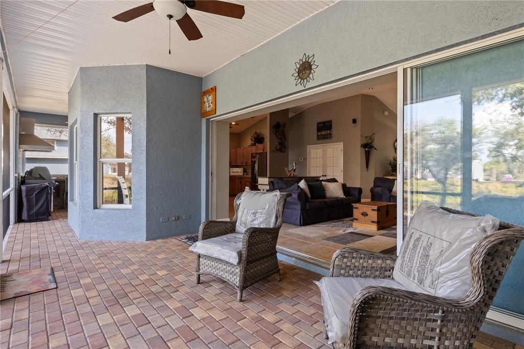 En Venta: $675,000 (4 camas, 3 baños, 2815 Pies cuadrados)