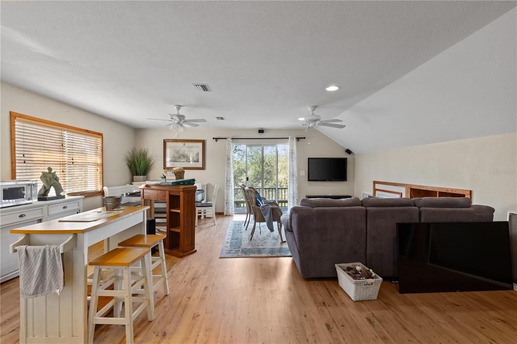 En Venta: $675,000 (4 camas, 3 baños, 2815 Pies cuadrados)