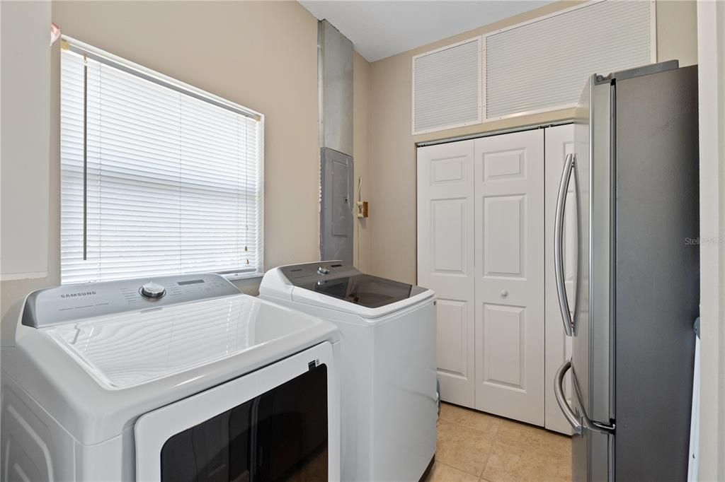 En Venta: $675,000 (4 camas, 3 baños, 2815 Pies cuadrados)