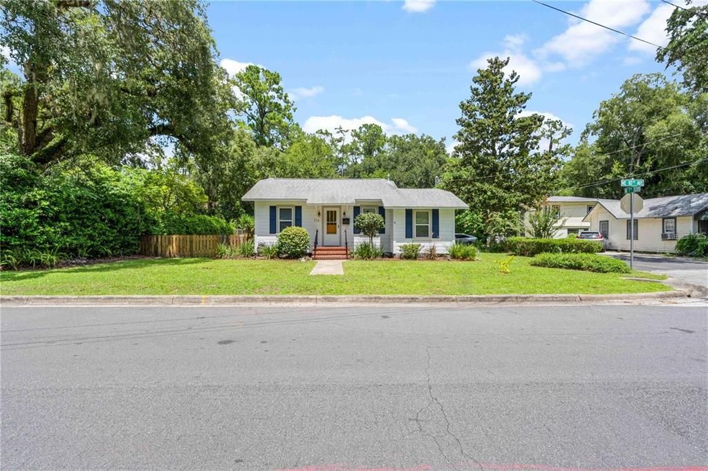 Activo con contrato: $360,000 (4 camas, 2 baños, 1210 Pies cuadrados)