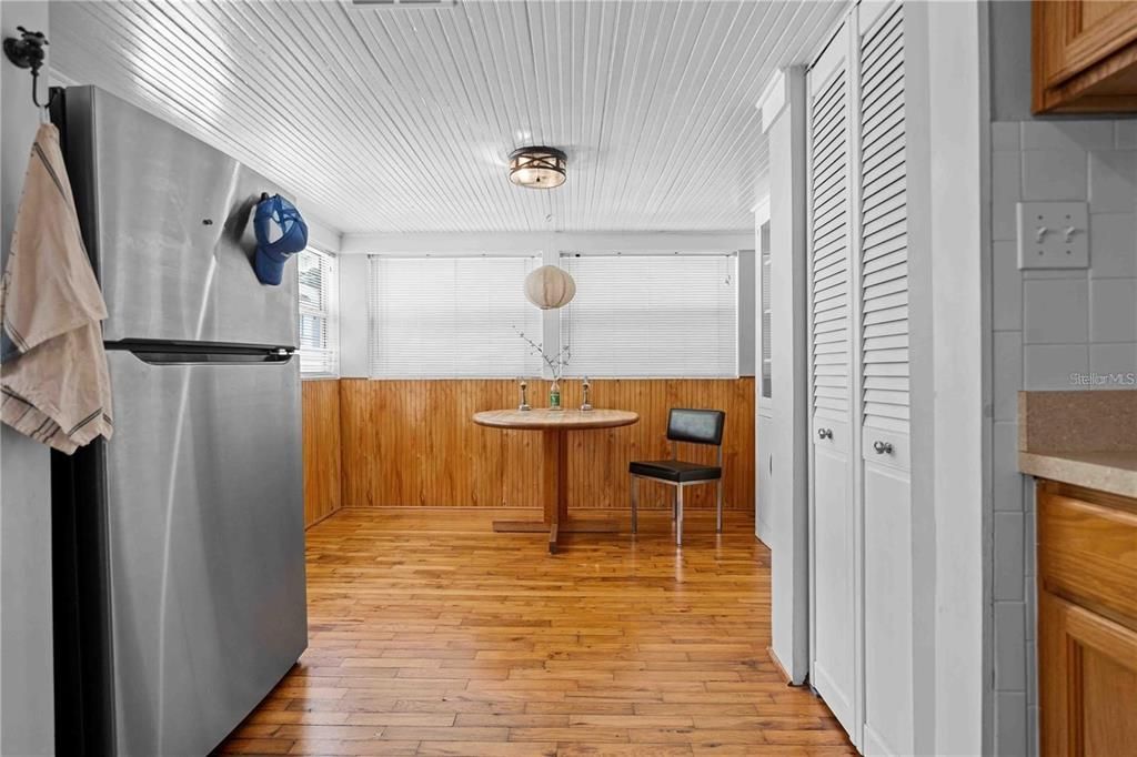 Activo con contrato: $360,000 (4 camas, 2 baños, 1210 Pies cuadrados)