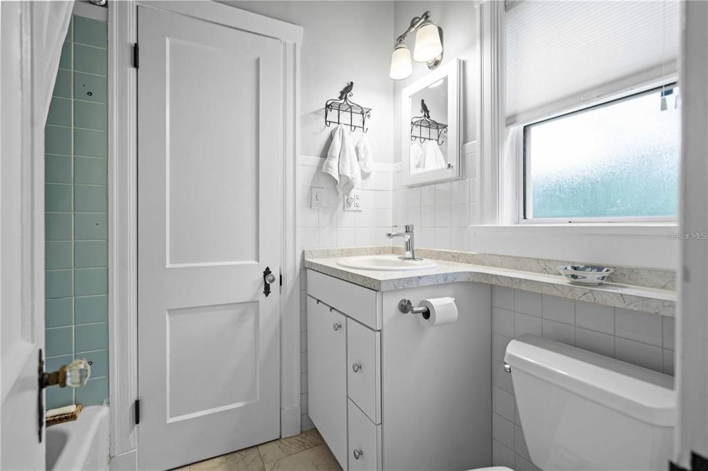 Activo con contrato: $360,000 (4 camas, 2 baños, 1210 Pies cuadrados)