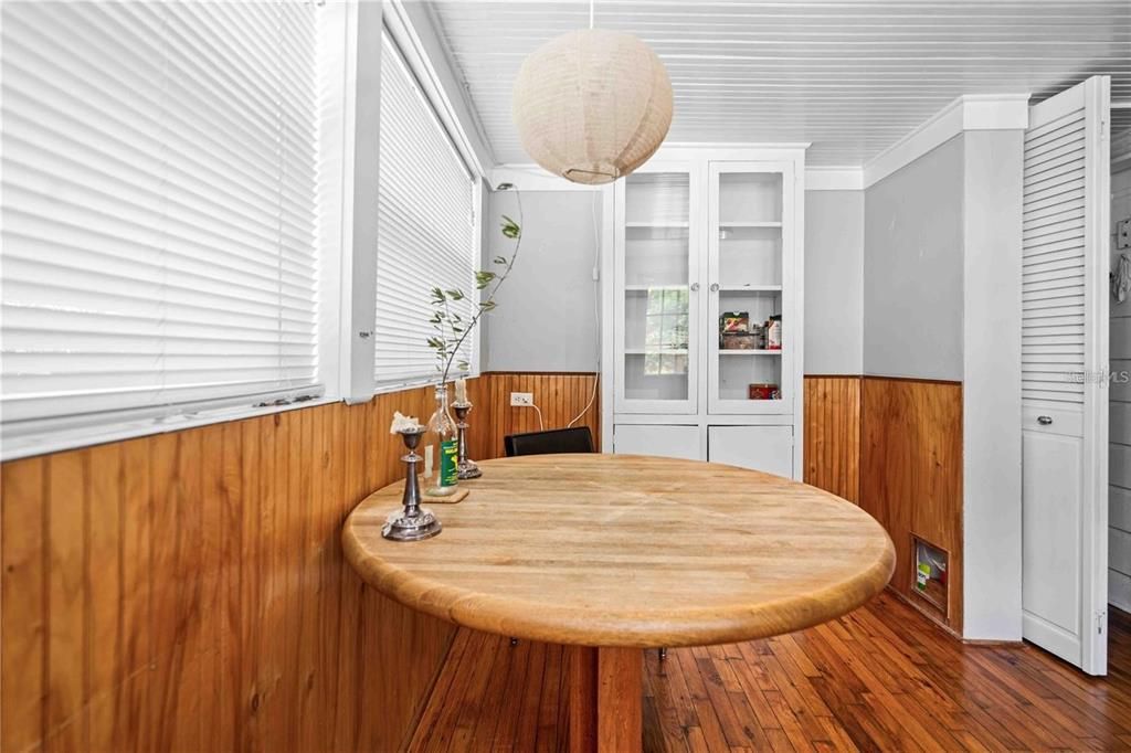 Activo con contrato: $360,000 (4 camas, 2 baños, 1210 Pies cuadrados)