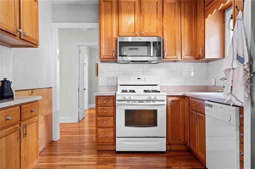 Activo con contrato: $360,000 (4 camas, 2 baños, 1210 Pies cuadrados)