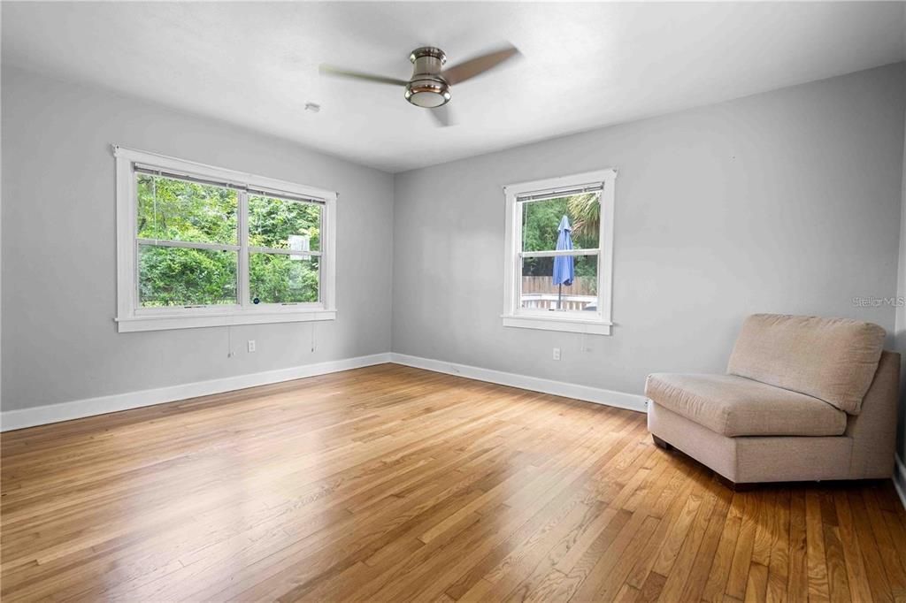 Activo con contrato: $360,000 (4 camas, 2 baños, 1210 Pies cuadrados)