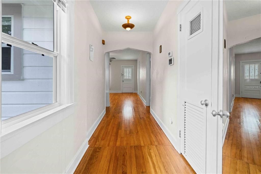 Activo con contrato: $360,000 (4 camas, 2 baños, 1210 Pies cuadrados)