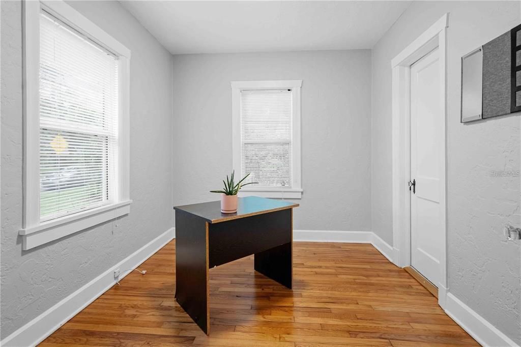 Activo con contrato: $360,000 (4 camas, 2 baños, 1210 Pies cuadrados)