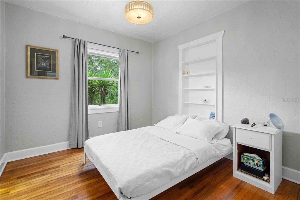 Activo con contrato: $360,000 (4 camas, 2 baños, 1210 Pies cuadrados)