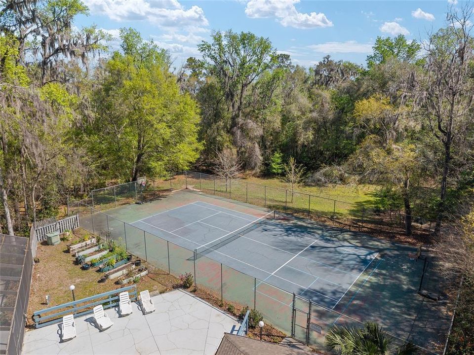 合同活跃: $275,000 (3 贝兹, 2 浴室, 1683 平方英尺)