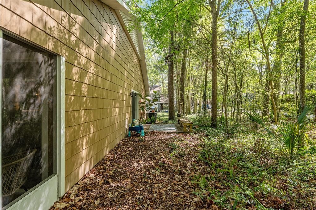 合同活跃: $275,000 (3 贝兹, 2 浴室, 1683 平方英尺)