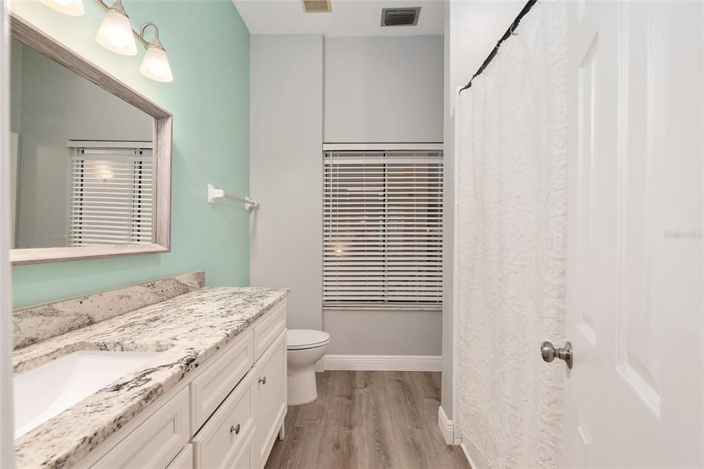 合同活跃: $275,000 (3 贝兹, 2 浴室, 1683 平方英尺)