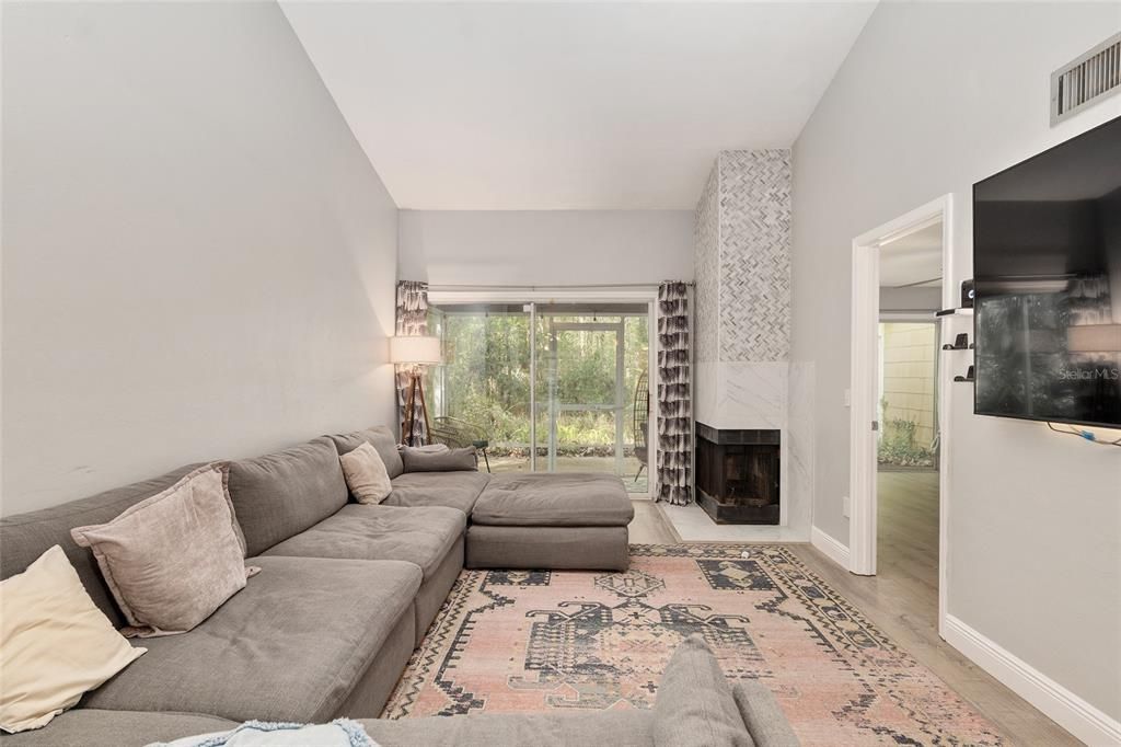 合同活跃: $275,000 (3 贝兹, 2 浴室, 1683 平方英尺)