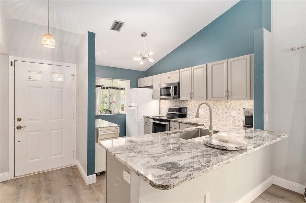 合同活跃: $275,000 (3 贝兹, 2 浴室, 1683 平方英尺)